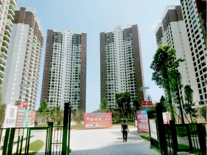 華喆仿石漆-工程案例 | 臨滄市強(qiáng)力建筑集團(tuán)金旭之光、金柏之春