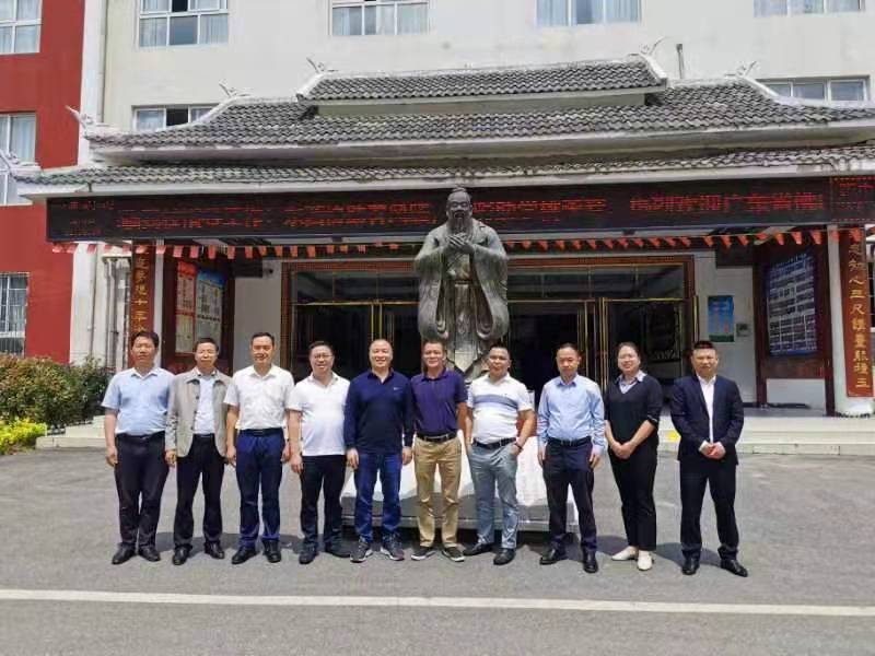 “鳳彩”助學(xué)，金涂寶與你“益”路同行！